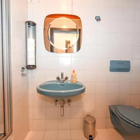 Schmitten 27 & By In One צל-אם-זי